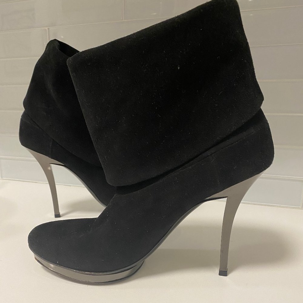 GUCCI Ultra Soft, Black Suede Platform sz 7 - EUC